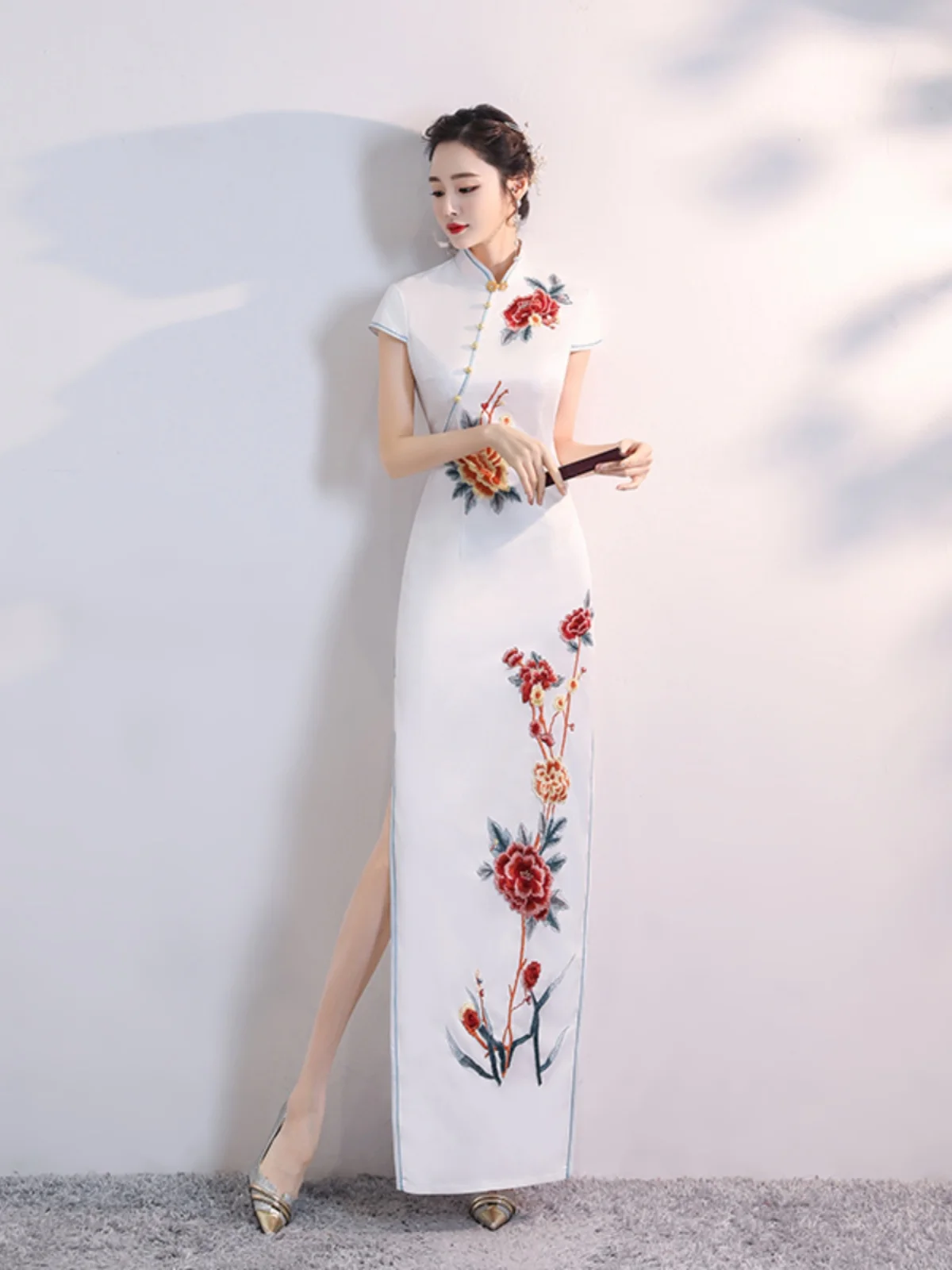 

2025 New Improved High-End Performance Costume Women's Long Stage T orm Slimming Retro Sle ort Sve