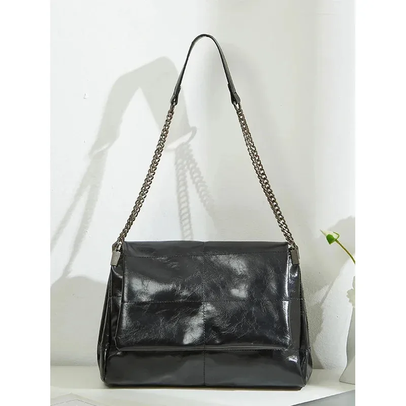 

New Large Capacity Designer Tote Bag - Luxury Chain Shoulder Purse for Women, Spring/Summer Commuter & Evening Use
