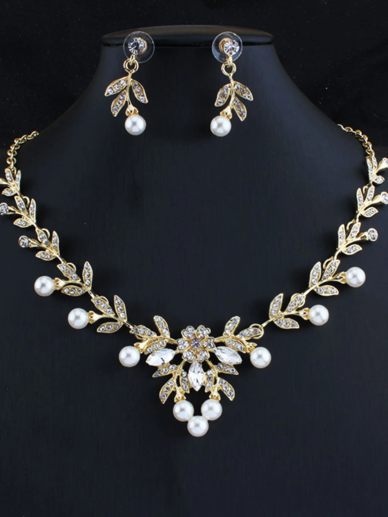 3 pieces of fashionable women\'s sparkling pearl set, rhinestone necklace, earrings, party and banquet accessories