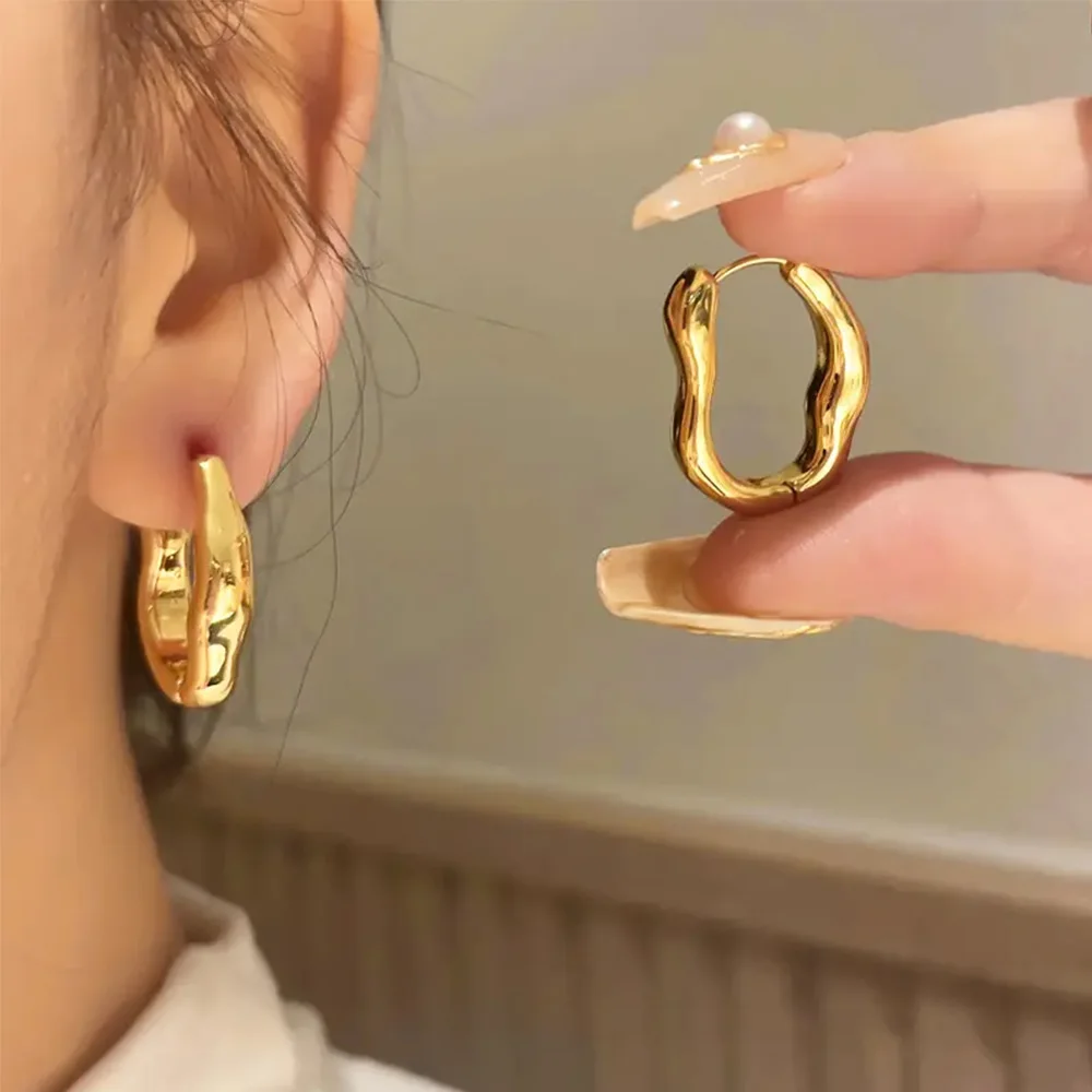 ¡Pendientes Ondulados Minimalistas! Diseño de línea estéreo bicolor dorado y plateado, moderno y versátil, adecuado para ropa de trabajo diaria