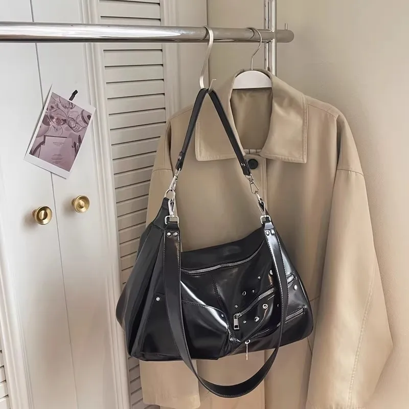

Rivet Black Shoulder Bag Multi-pocket Zipper Retro Soft Leather Crossbody Bags for Women Casual Tote Bags for Daily & Street