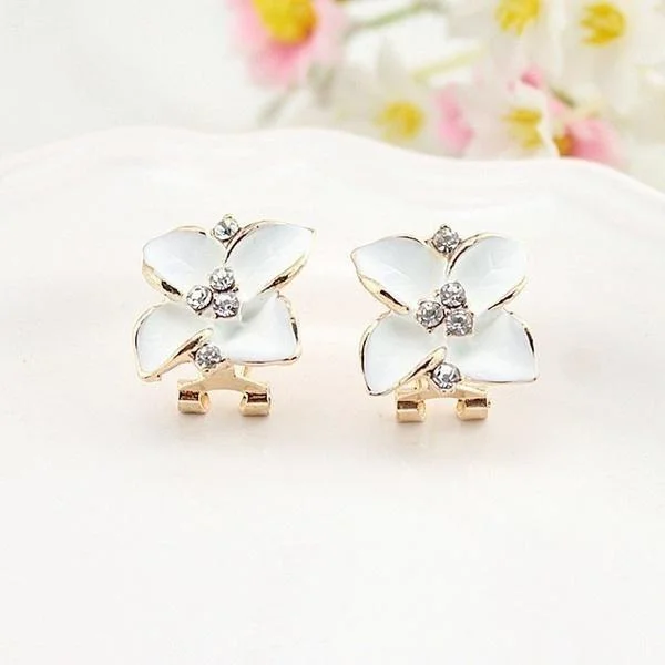 High Quality New Korean Fashion Gold Plated Clover Flower Shaped Rhinestone Stud Earrings for Women Ladies Girls Jewelry Gift