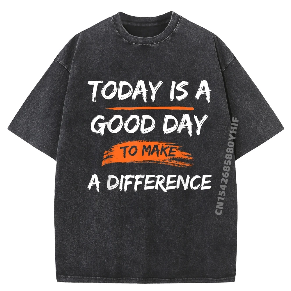 

Сегодня хороший день, чтобы сделать разницу. Серая рубашка с графическим рисунком. Уличная мужская футболка большого размера. Эстетический стиль.