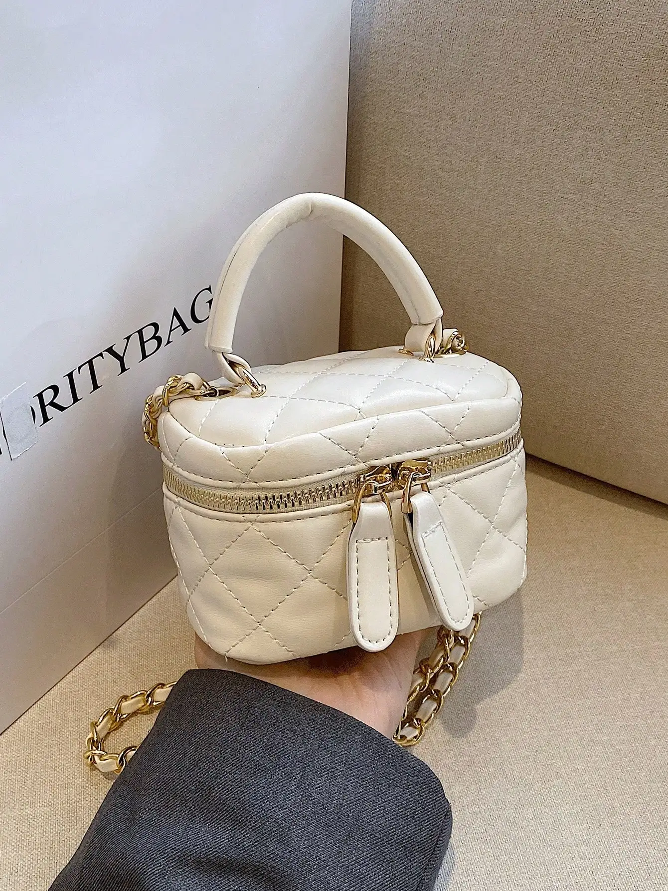 حقيبة دلو صغيرة مبطنة خفيفة الوزن: للمراهقين/الطلاب/الياقات البيضاء، تناسب المكتب/التنقل/السفر