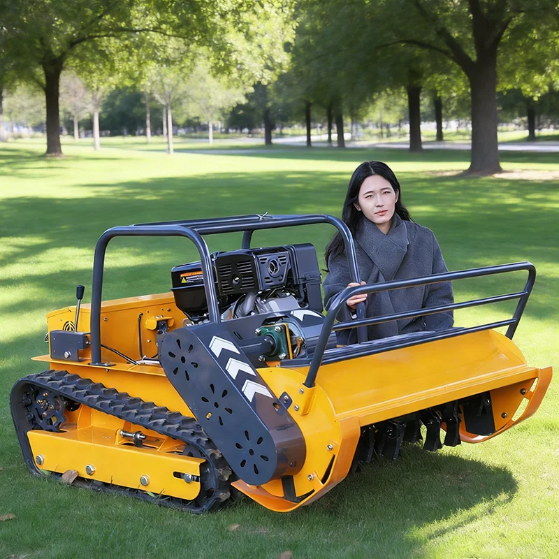 

Индивидуальная газонокосилка-робот на гусеничном ходу с четырехтактным двигателем, шириной скашивания 800-1200 мм, с дистанционным управлением