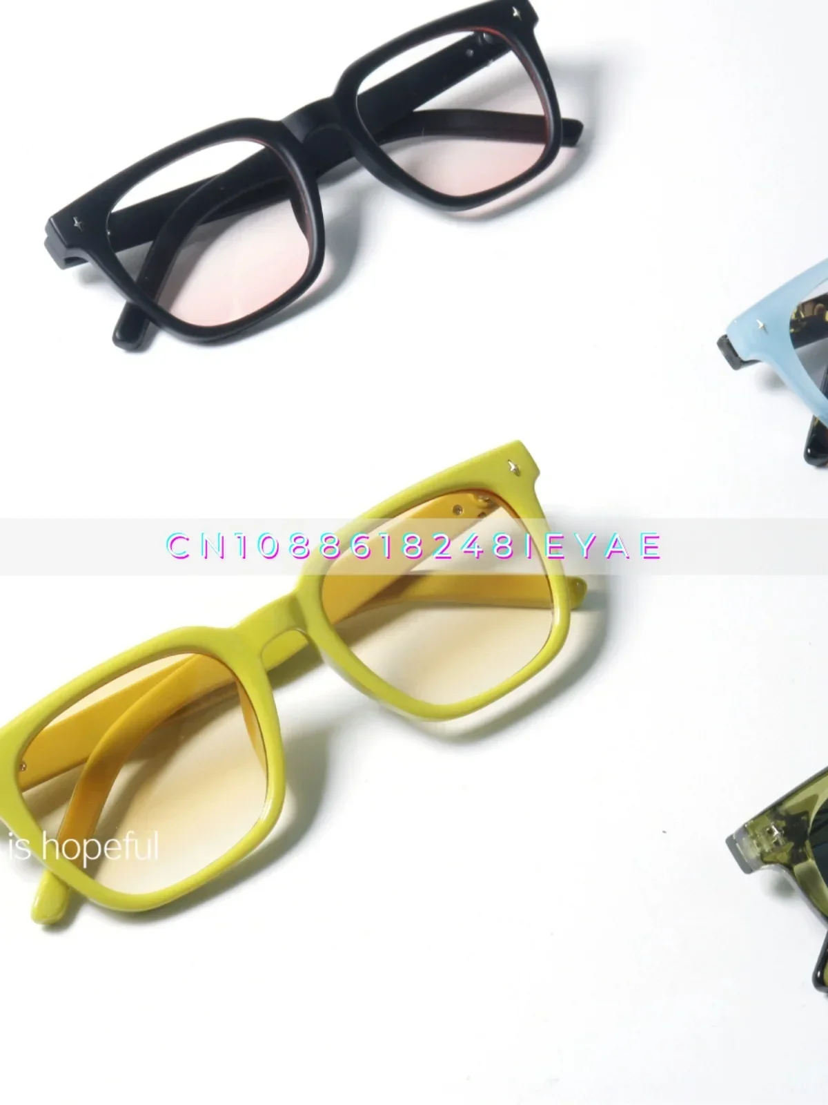 Gafas de sol clásicas y versátiles con esquema de colores único Uv400, gafas de sol con montura mate antiultravioleta y colorete