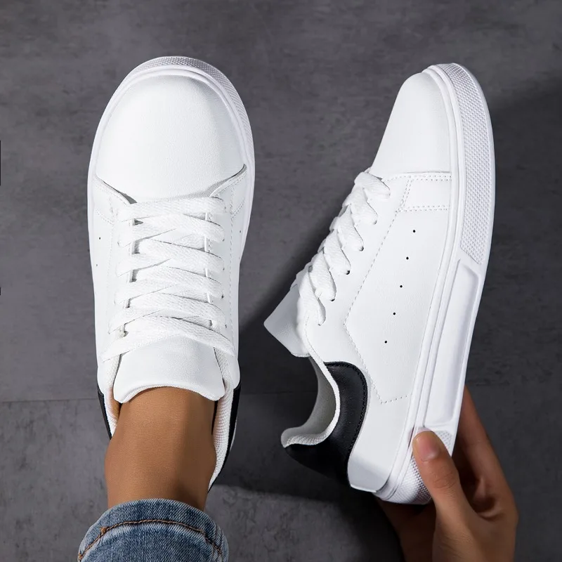 HKDQ Unisex รองเท้าผ้าใบสีขาวผู้ชายหนัง Casual กีฬารองเท้าลื่นรองเท้าสเก็ตบอร์ดน้ําหนักเบากีฬารองเท้าสําหรับชายหญิง