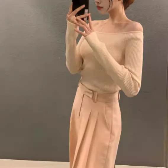 

7151 Весенняя новая трикотажная рубашка в рубчик с открытыми плечами Pure Desire Sweet