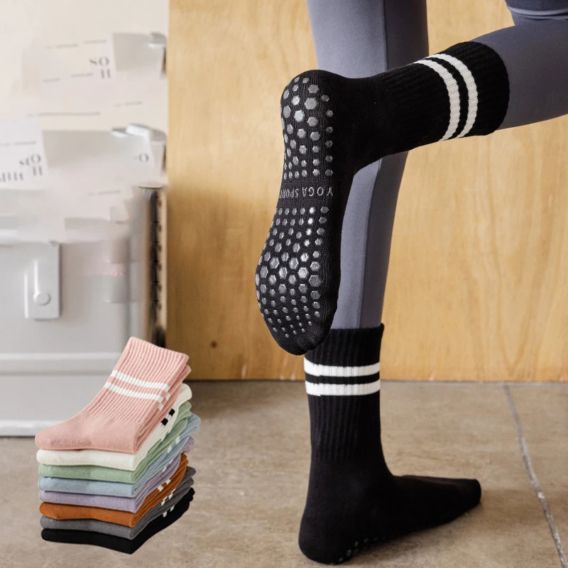 

Anti-slip professional yoga socks for women in autumn and winter, suitable for wearing with shark pants, mid-calf length, for Pi