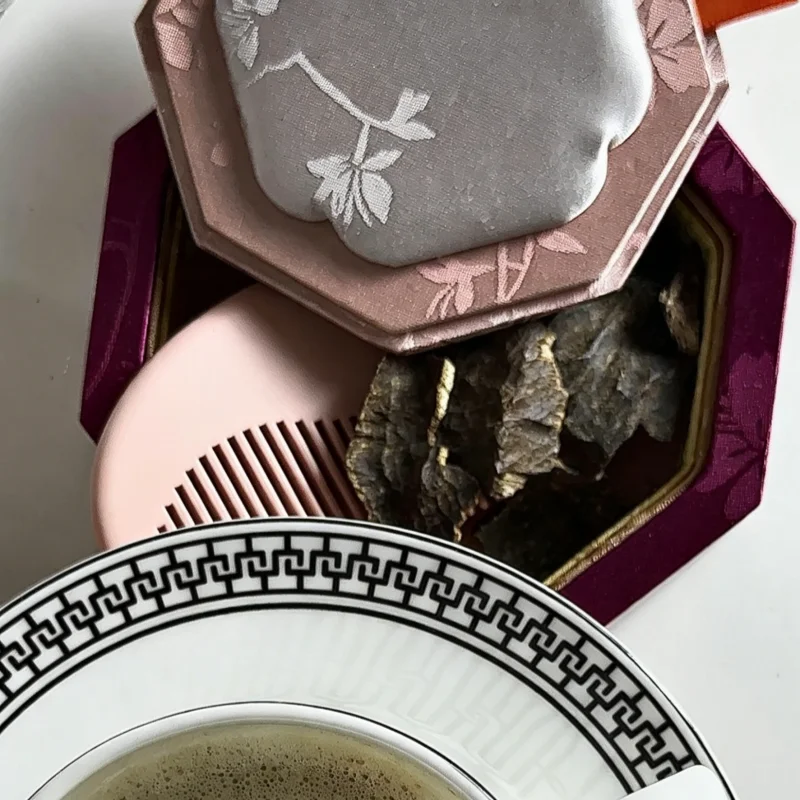 Premium Silk Antique Jewelry Viewing Tray – Collector’s Display for Jade, Agate, Bracelets, and Gemstones