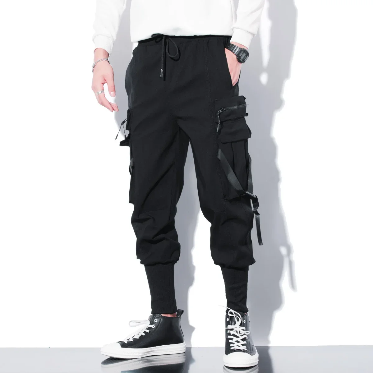 Harajuku moda Cargo spodnie Jogger mężczyźni na co dzień sport czarny spodnie męskie spodnie kieszenie dekoracje wstążki męskie odzież Hip hopowa