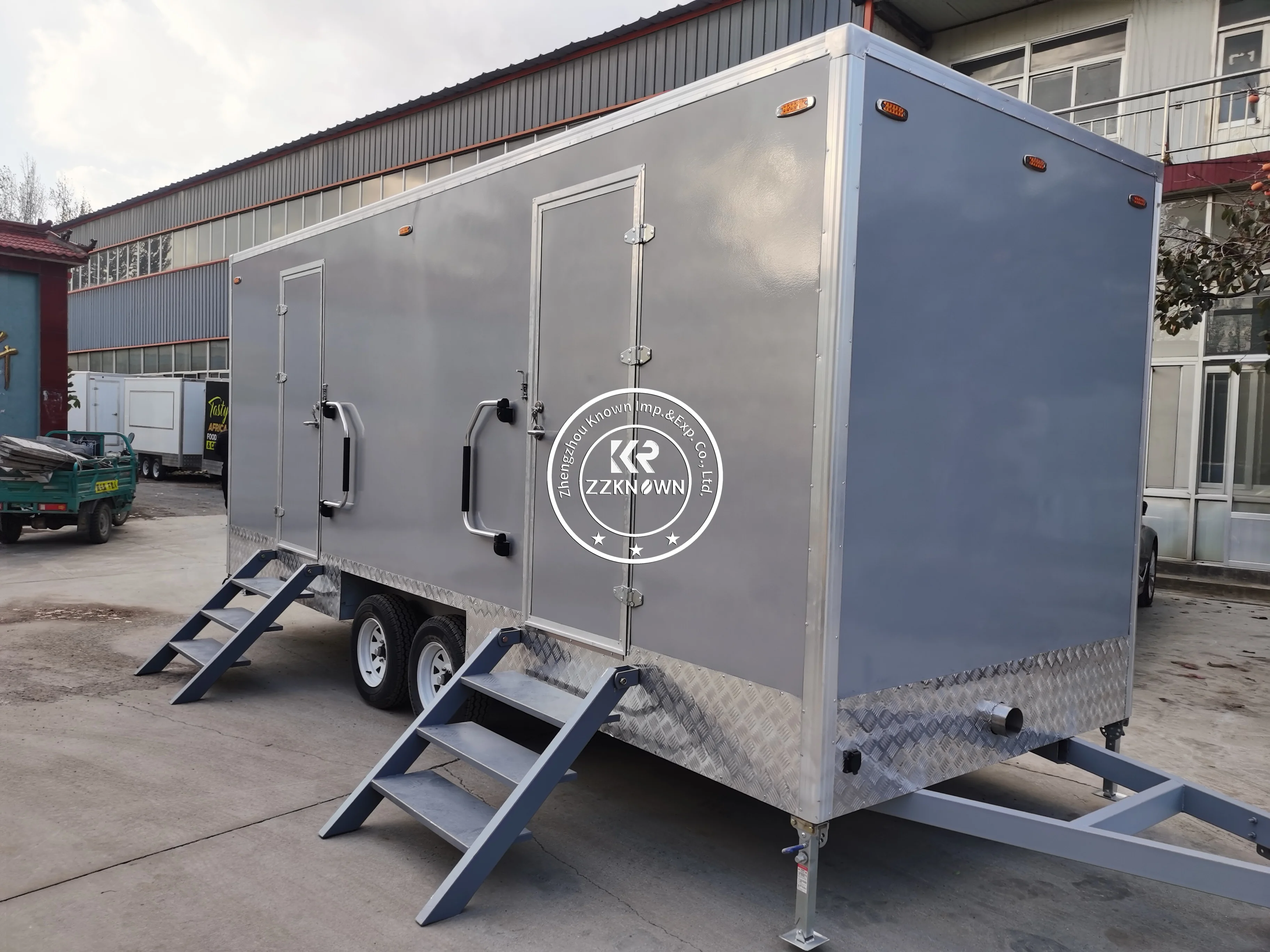 Eua chuveiros 4 estação portátil móvel reboque de banheiro banheiro público ao ar livre móvel luxo banheiro reboque