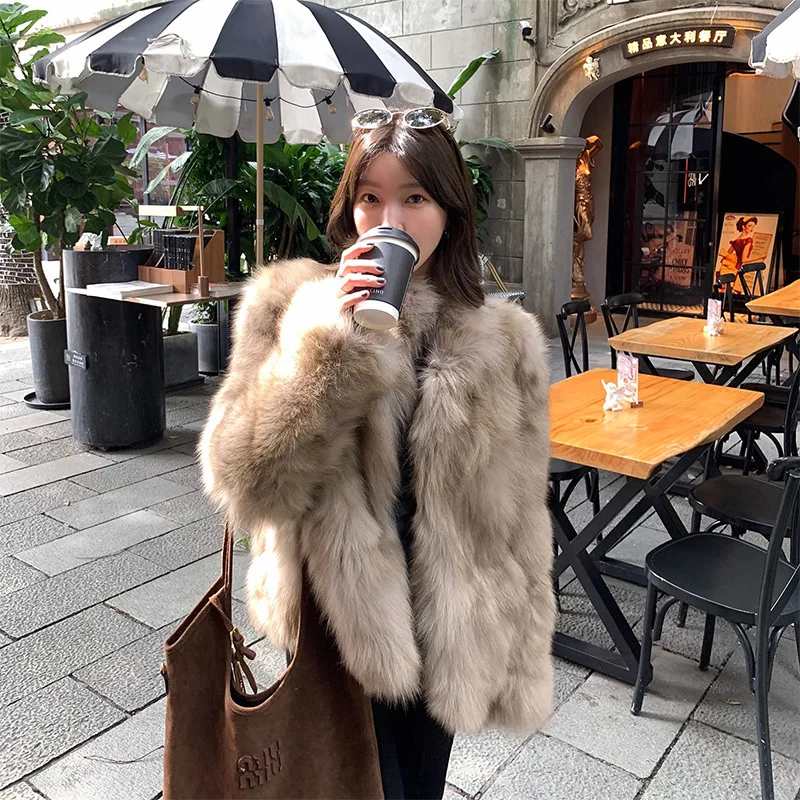 معاطف نسائية بيضاء من الفرو الصناعي سترات سميكة منفوشة بياقة واقفة وأكمام طويلة مغطاة بأزرار فضفاضة أنيقة غير رسمية لخريف وشتاء 2025 #3