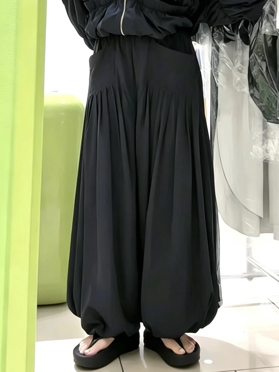 Autumn Winter New Style Wide Leg Lantern Pants Elastic Waist Pleated Shiny Fabric Women's Casual Pants Commute Style