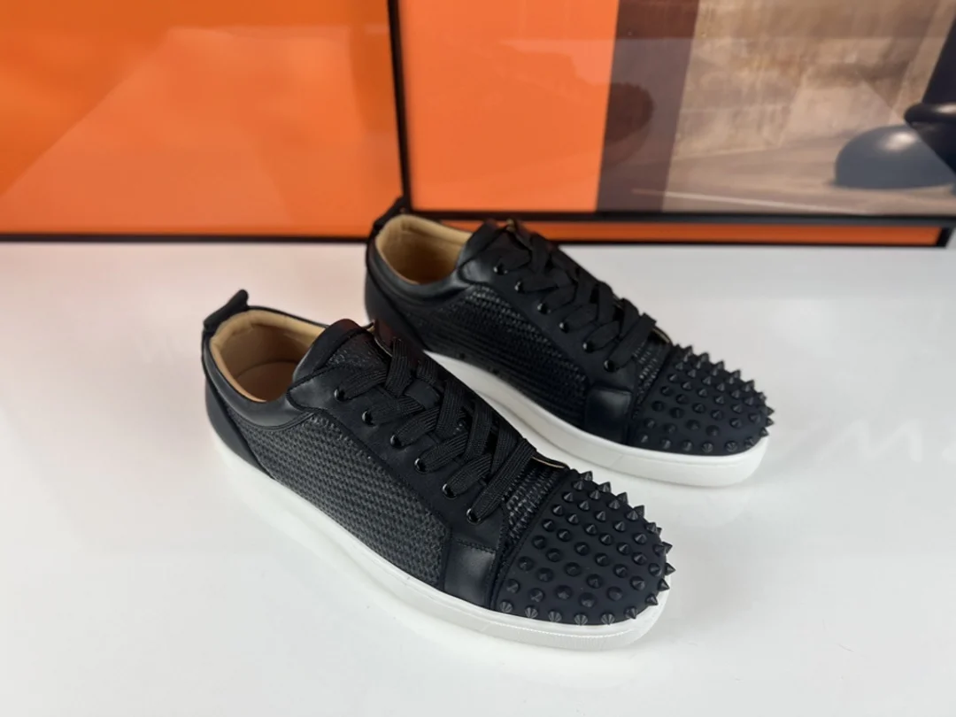 Luxury Low Top Black Weave Leather Shoes Spikes Toecap Sneakers Lace Up White Sole Red Bottom Shoes For Men Fashion Casual Shoes
