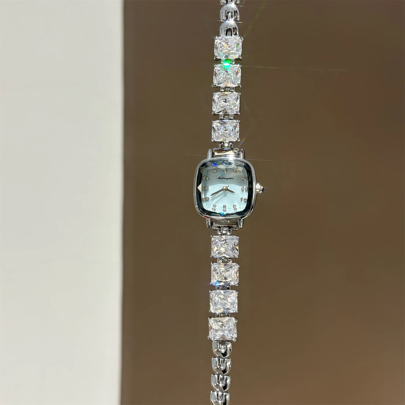 New Light Luxury Blue Women'S Bracelet Watch, 2026 New Style, Transparent Crystal Bracelet Watch, Exquisite Women'S Wristwatch.