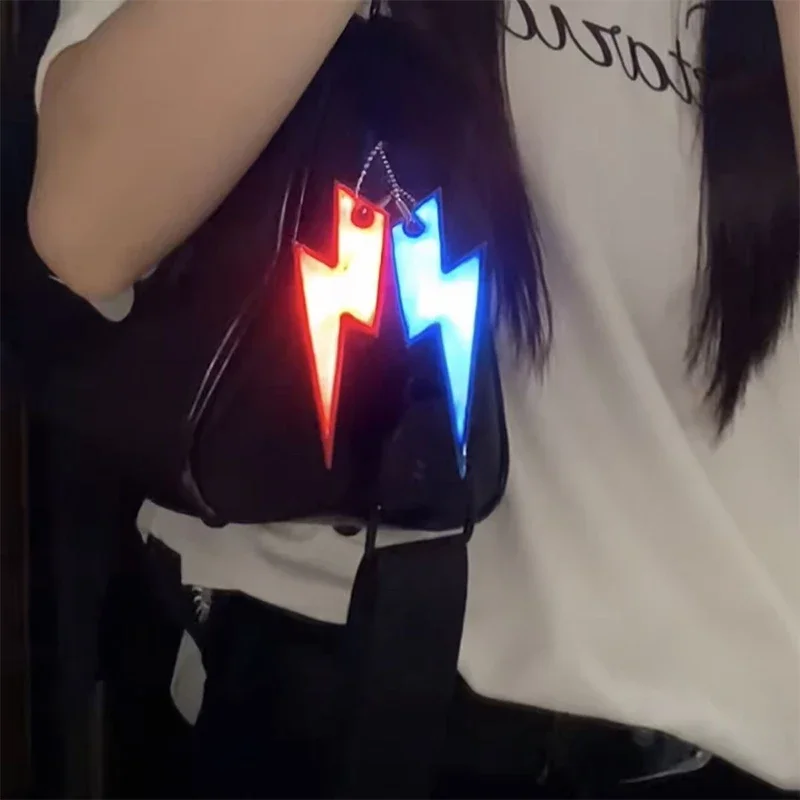 10Pcs Reflective Lightning Keychain High Brightness Reflective Night Keyring Portable Night Safety Key Chain Student Bag Pendant