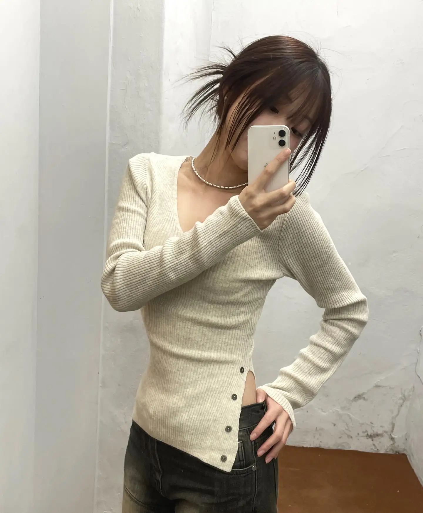 24S Autumn Design V-neck Soft Glutinous Loose Casual Long sleeve Hem split Knit Sweater Women