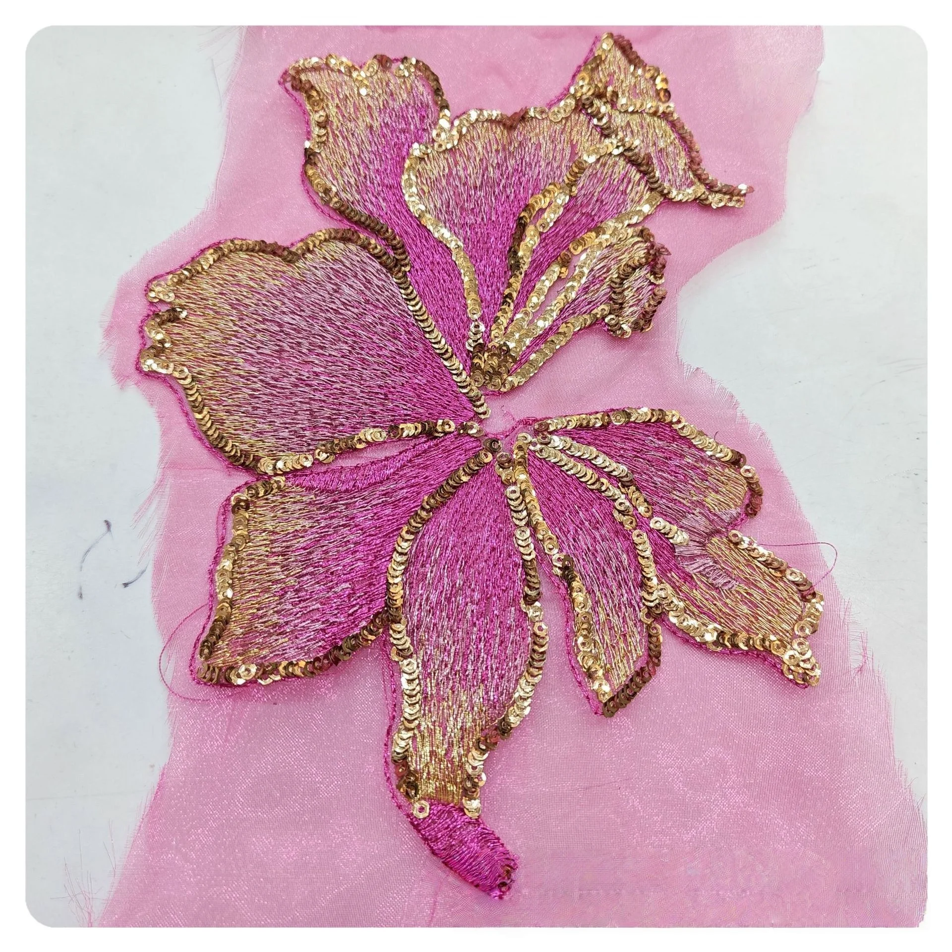 Aplikacja z organzy, haftowana, z naszywką, zdobiona cekinami, w kształcie liścia, do samodzielnego szycia, haftowane dekoracje do uniwersalnego wykończenia rękodzieła.