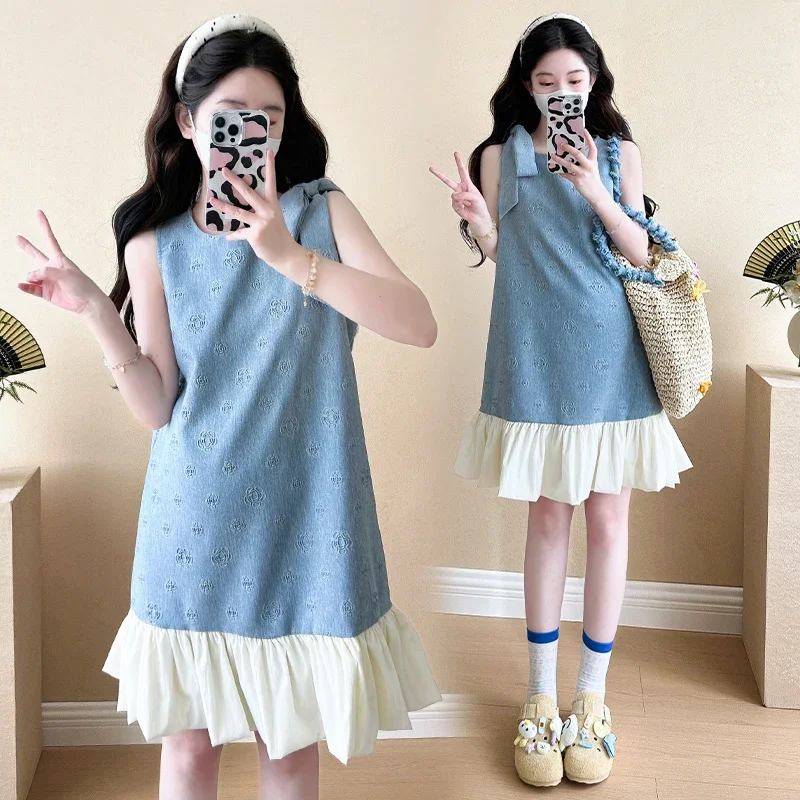 vestido-de-verano-para-embarazadas-azul-denim-con-volantes-patchwork-estilo-cola-de-pez-sin-mangas-con-lazo-en-el-hombro-dobby
