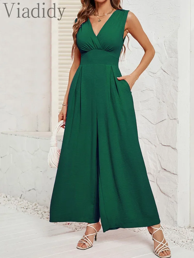 

Женский однотонный комбинезон без рукавов с v-образным вырезом и боковыми карманами и широкими штанинами