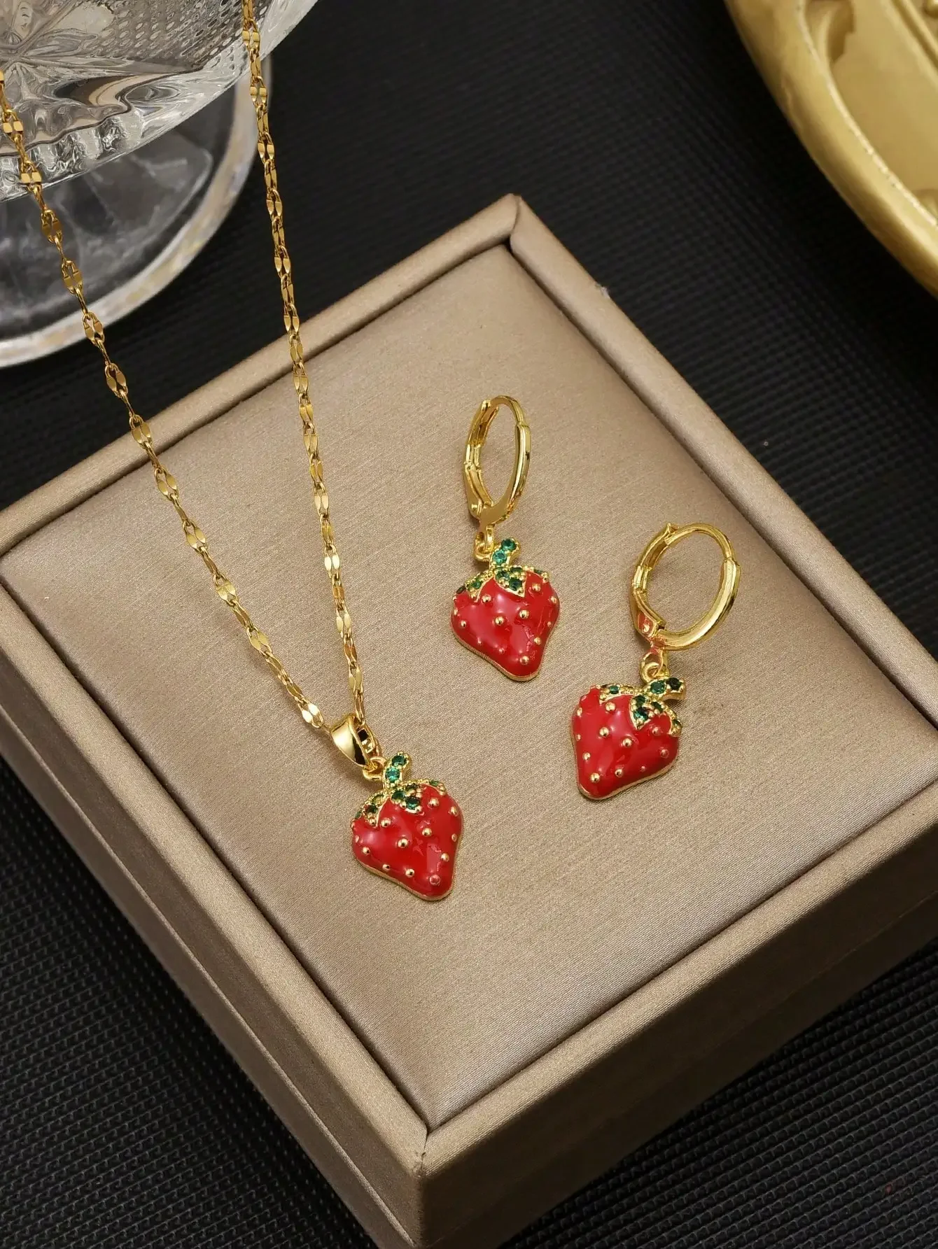 

Gold Tone Strawberry Pendant Necklace And Hoop Earrings Set For Women