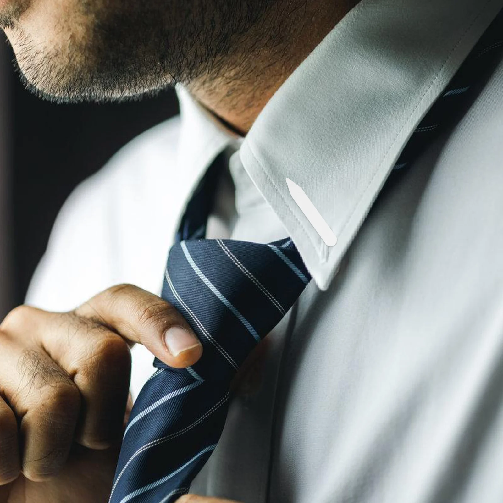 200 قطعة من الياقة البلاستيكية البيضاء يبقى إدراجات للقمصان الرجالية ملابس رسمية لدعم الرقبة مقوي قابل للإزالة