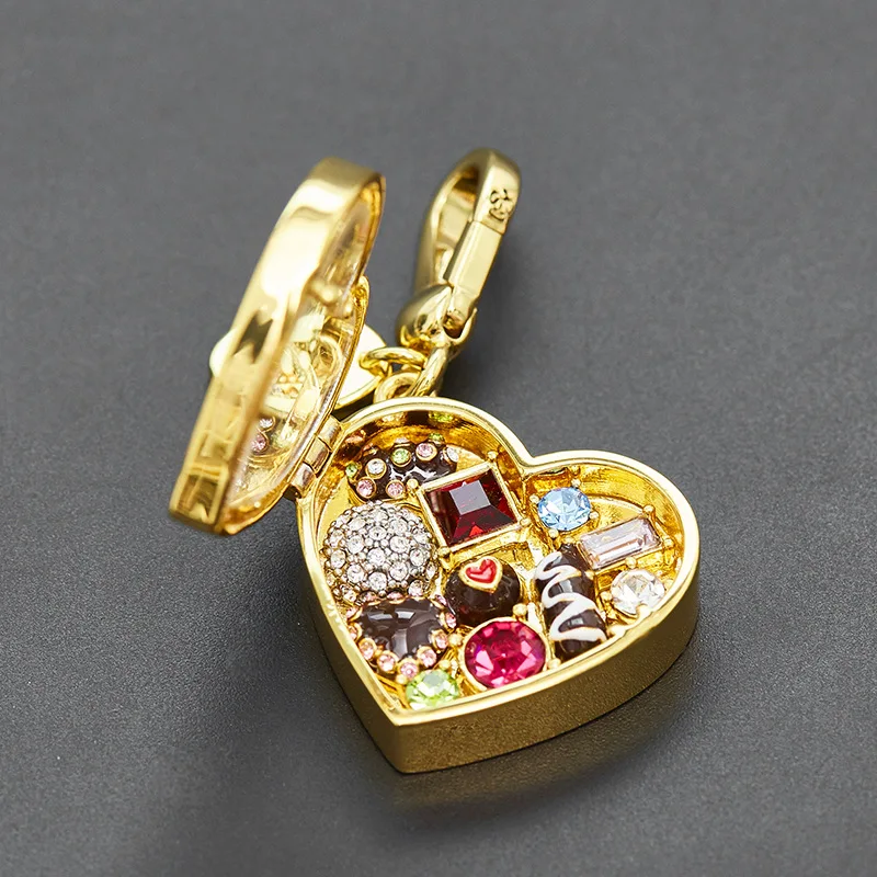 Colgante de caja de chocolate con diseño de corazón, llavero premium, joyería llamativa, colgante para suéter