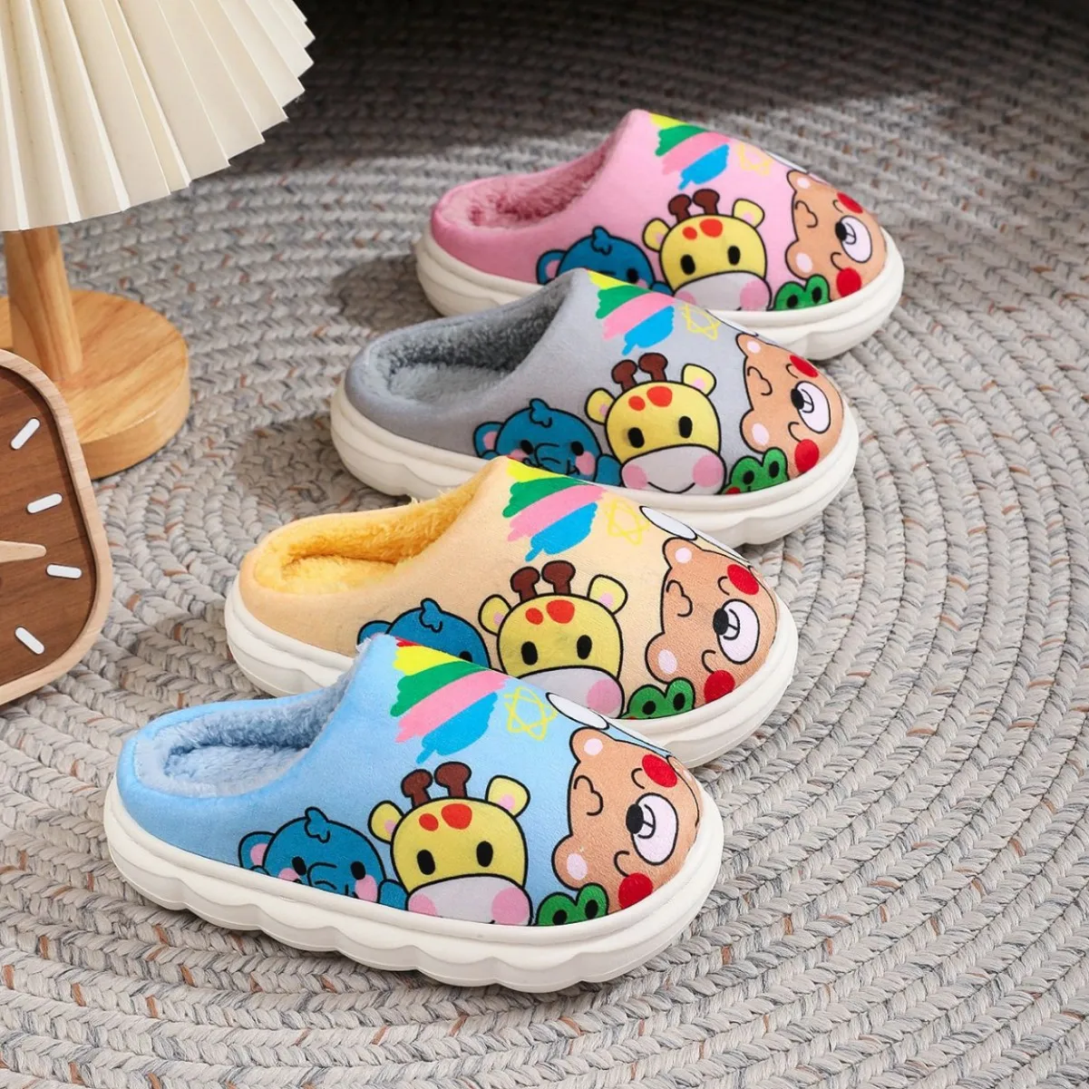 

Детские тапочки с рисунком динозавра из мультфильма, милая плюшевая обувь для мальчиков и девочек, теплая обувь, подходящая для осенне-зимнего использования в помещении