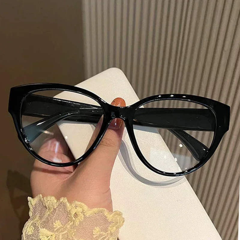 2024 Love Retro Photochromic Myopia Glasses for Women Korean Cat Eye Color Change Eyewear Personalized Anti-Blue Light Glasses