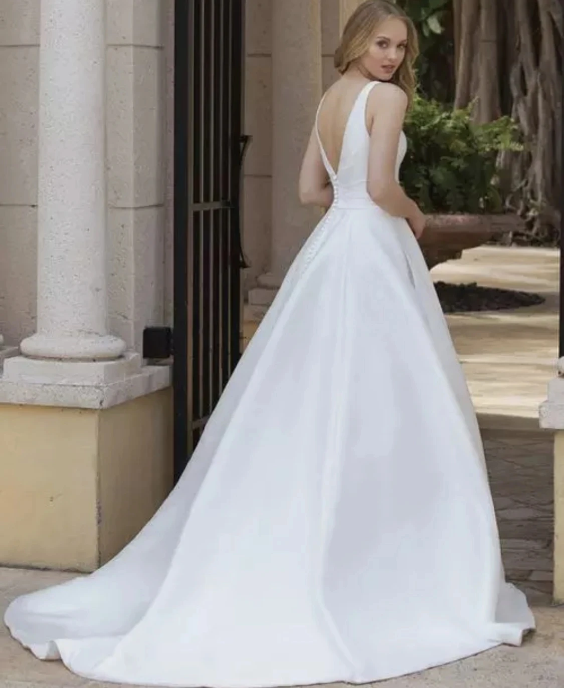 Robe de mariée en satin classique, sexy, col en V, dos nu, boule, quelle que soit la ligne de fibrA, plis lisses, longueur au sol, soirée formelle sur la plage