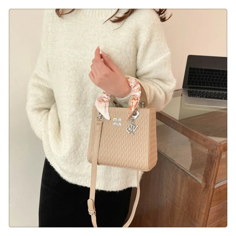 

2025 Spring Quilted Stitch Tote Bag for Women Large Capacity Shoulder Crossbody Bag Textured Designer Fashion Euro-US Trendy