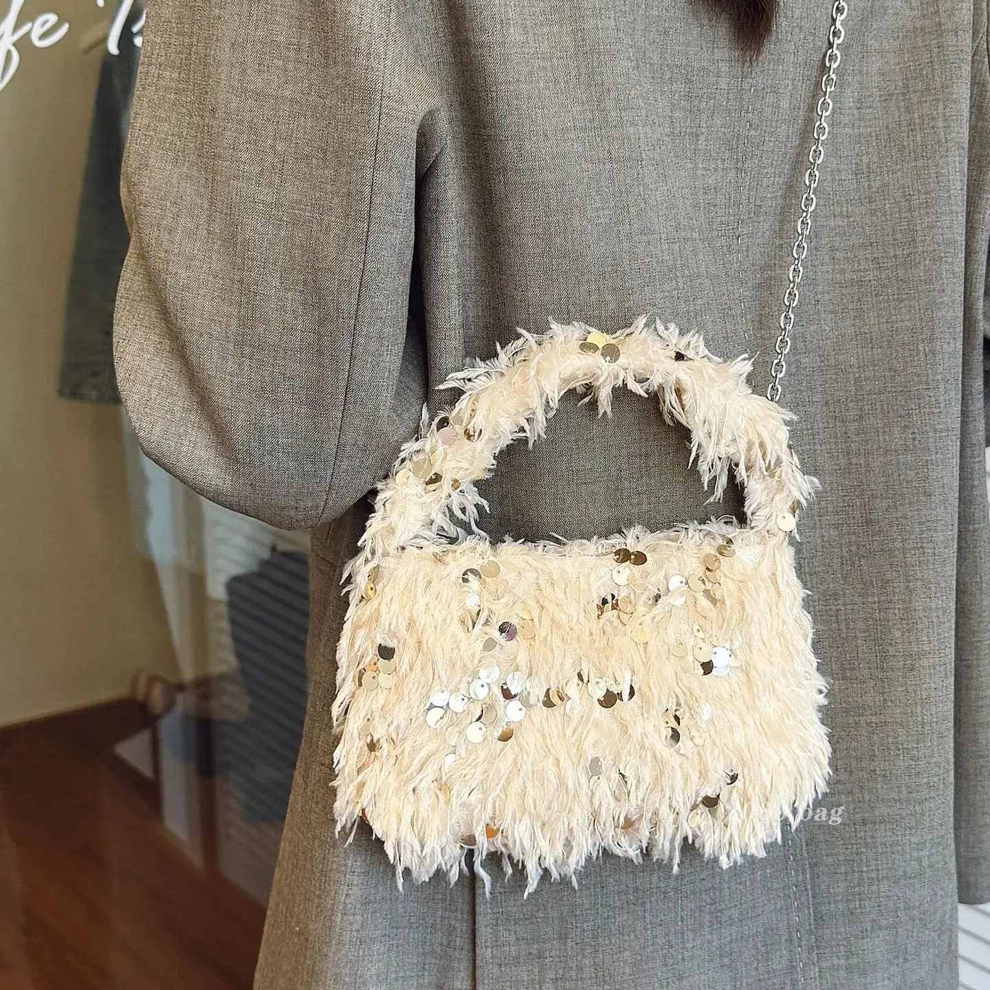 

Маленькая квадратная сумка из плюша и бархата с блестками, женская сумка, новая темпераментная сумка на плечо, модная сумка через плечо 2023 года для поездок на работу