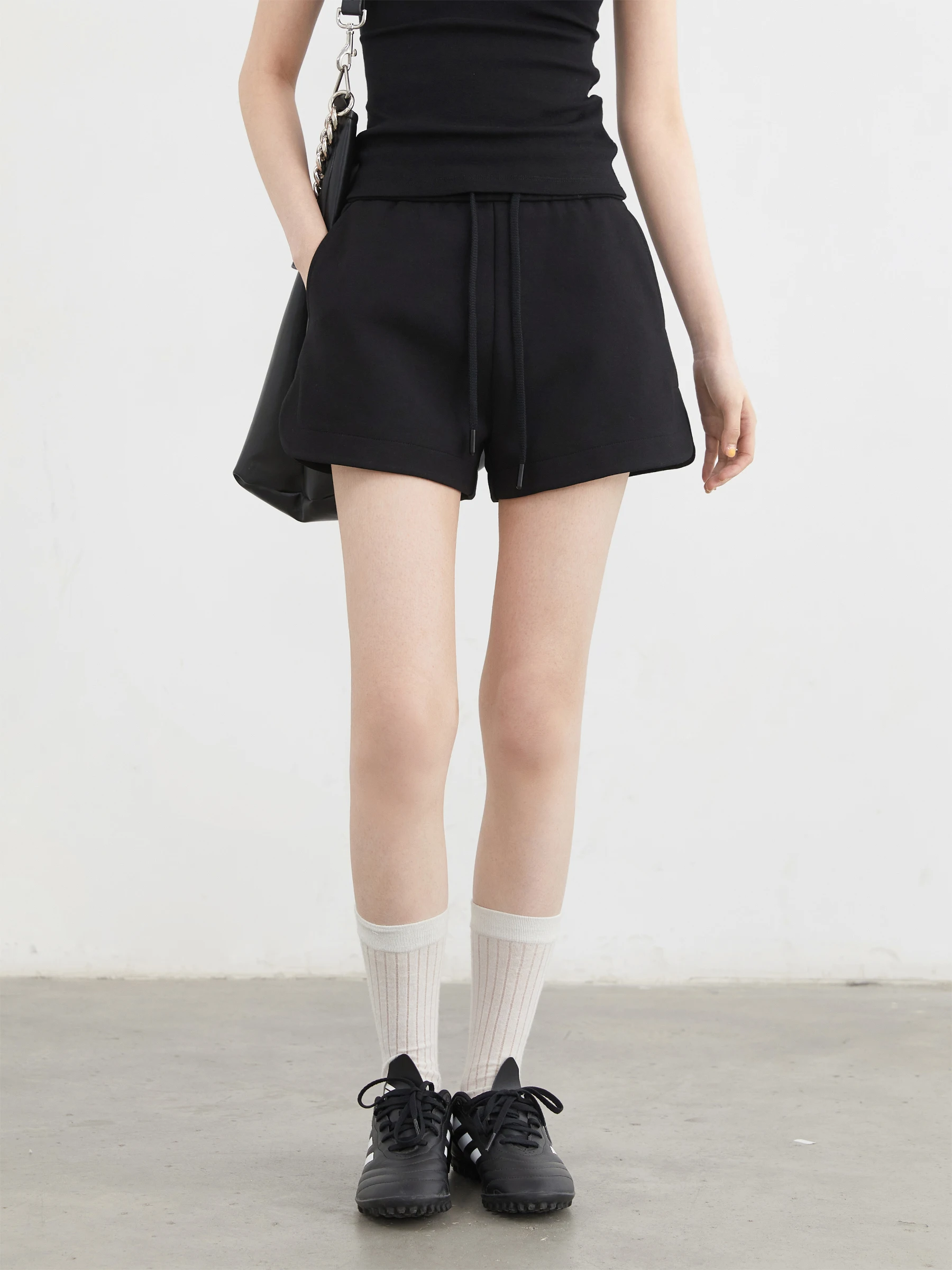 CHIC VEN-pantalones cortos deportivos para mujer, Shorts deportivos informales lisos con correa de cintura elástica, corte en A, para primavera y verano, 2025