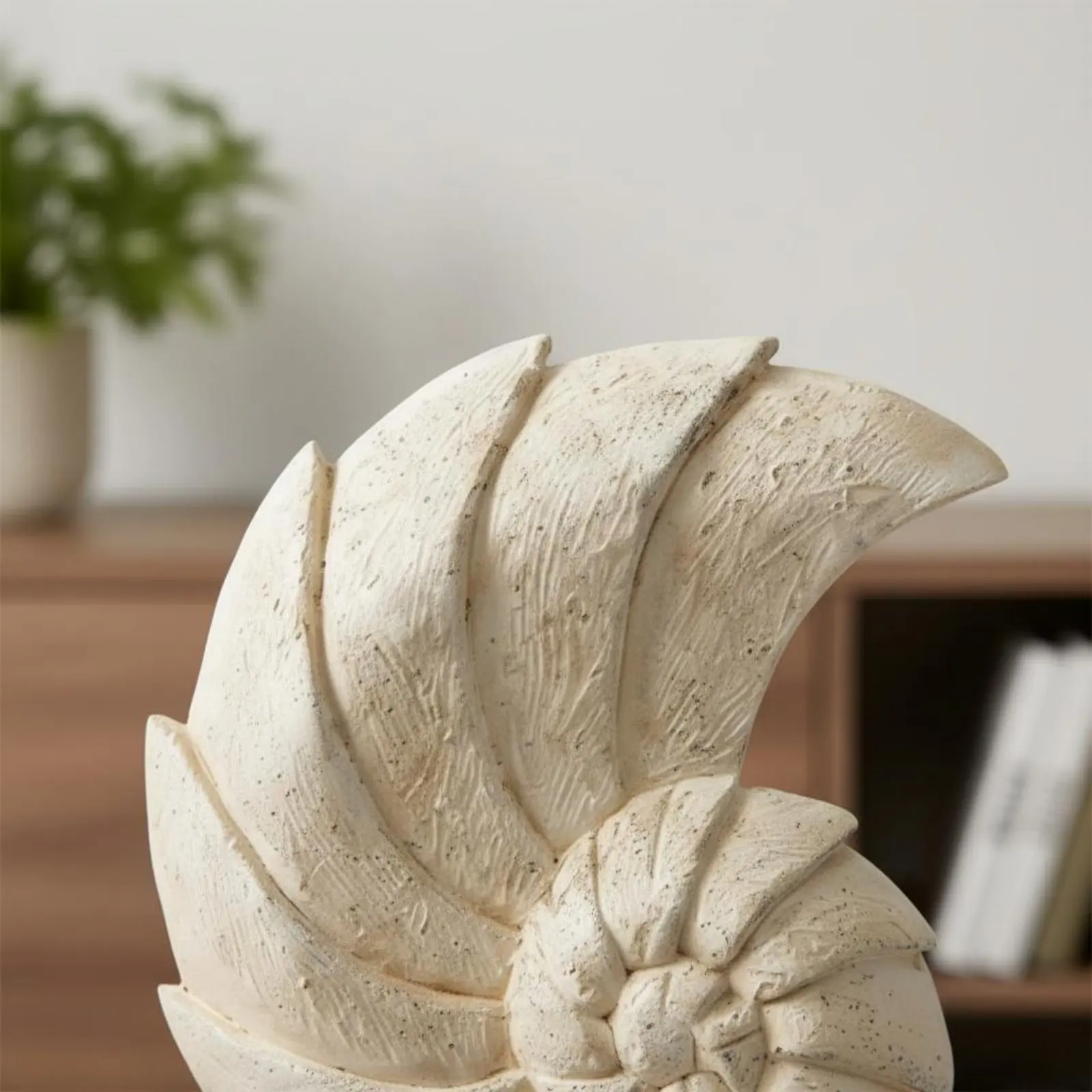 

Conch Statue Modern Minimalist Nautilus Shell Sculpture Nautilus Sculpture Textured Finish House Decoration Polyresin