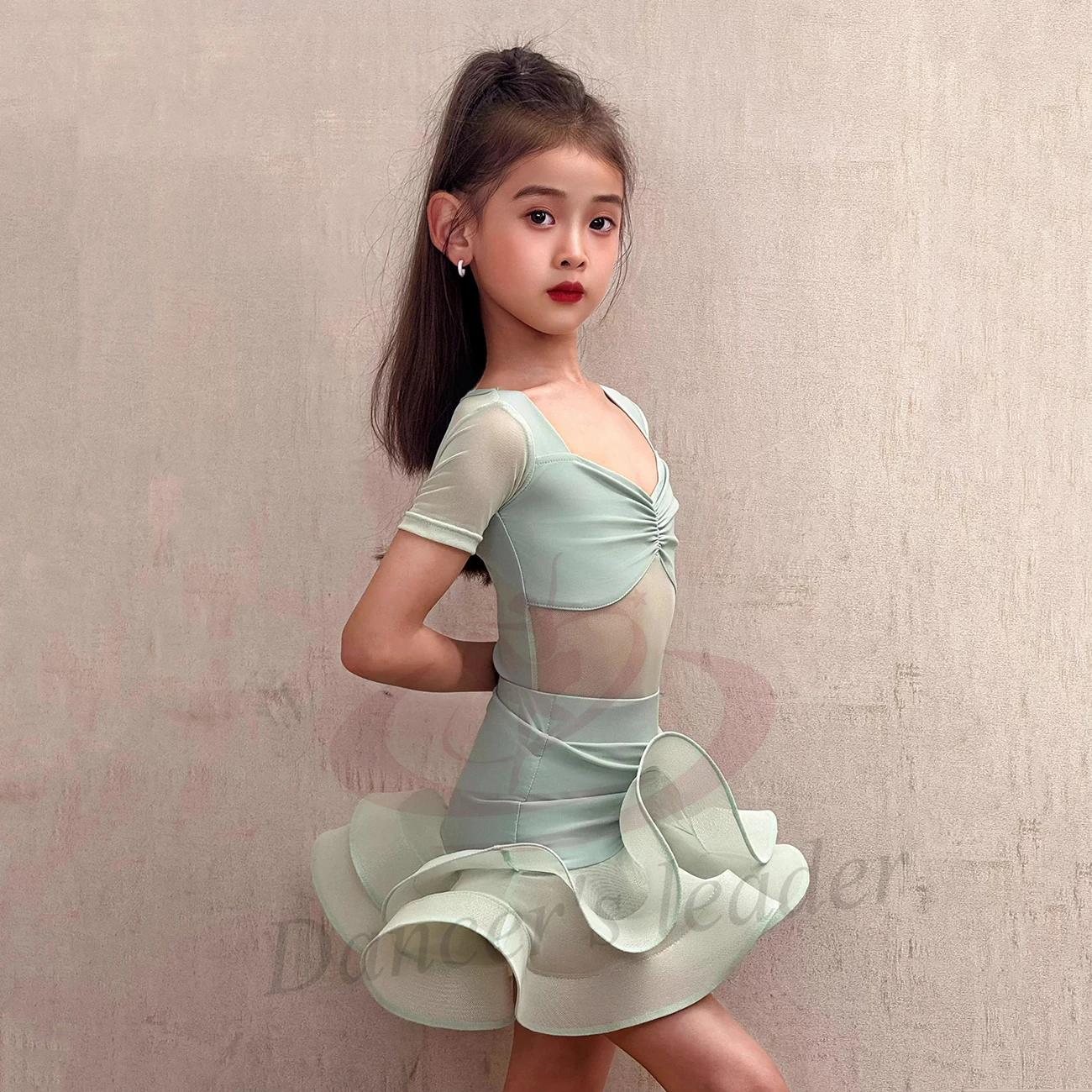 プリーツ襟付きラテンダンスプロフェッショナルドレス、フィッシュボーンスカート、サンバ闘牛、娘の標準ステージ衣装