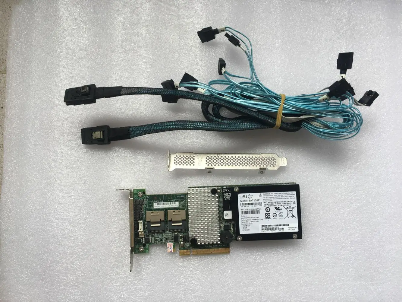 LSI Megaraid SAS 9260-8i RAID controller+SFF-8087 to (4) 7-Pin SATA cables+ BATTERY