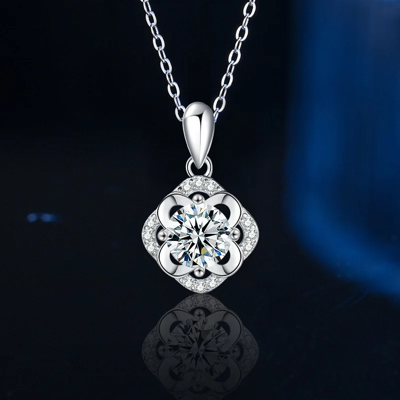 

S925 pure silver floral clover necklace for women with a light luxury temperament, moissanite pendant, collarbone chain accessor