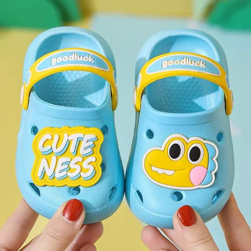 Scarpe da giardino per bambini Simpatici sandali da spiaggia in EVA Cartoon Neonati Ragazze Ragazzi Pantofole estive Morbide pantofole da esterno