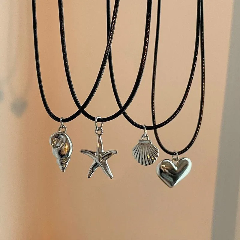 colar-feminino-retro-moderno-com-pingente-de-coracao-estrela-do-mar-e-concha-em-metal-com-cordao-de-couro-preto-–-acessorio