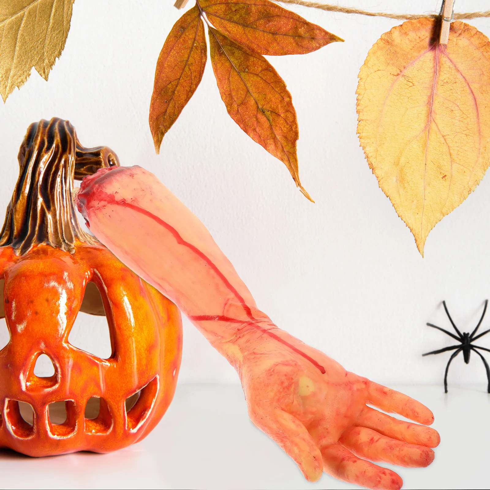 

Realistic Broken Arm Halloween Prop Vinyl Material Scary Separated Arm Decoration for Haunted House Party Outdoor Horror Scene