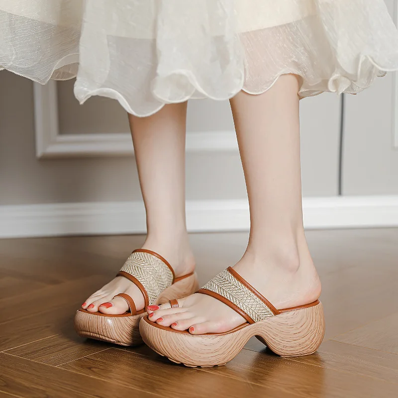 Vacation Style Fashionable Soft Bottom Clip Toe Cool Slippers Summer New Style Thick Bottom Small Waterproof Table Half Slippers