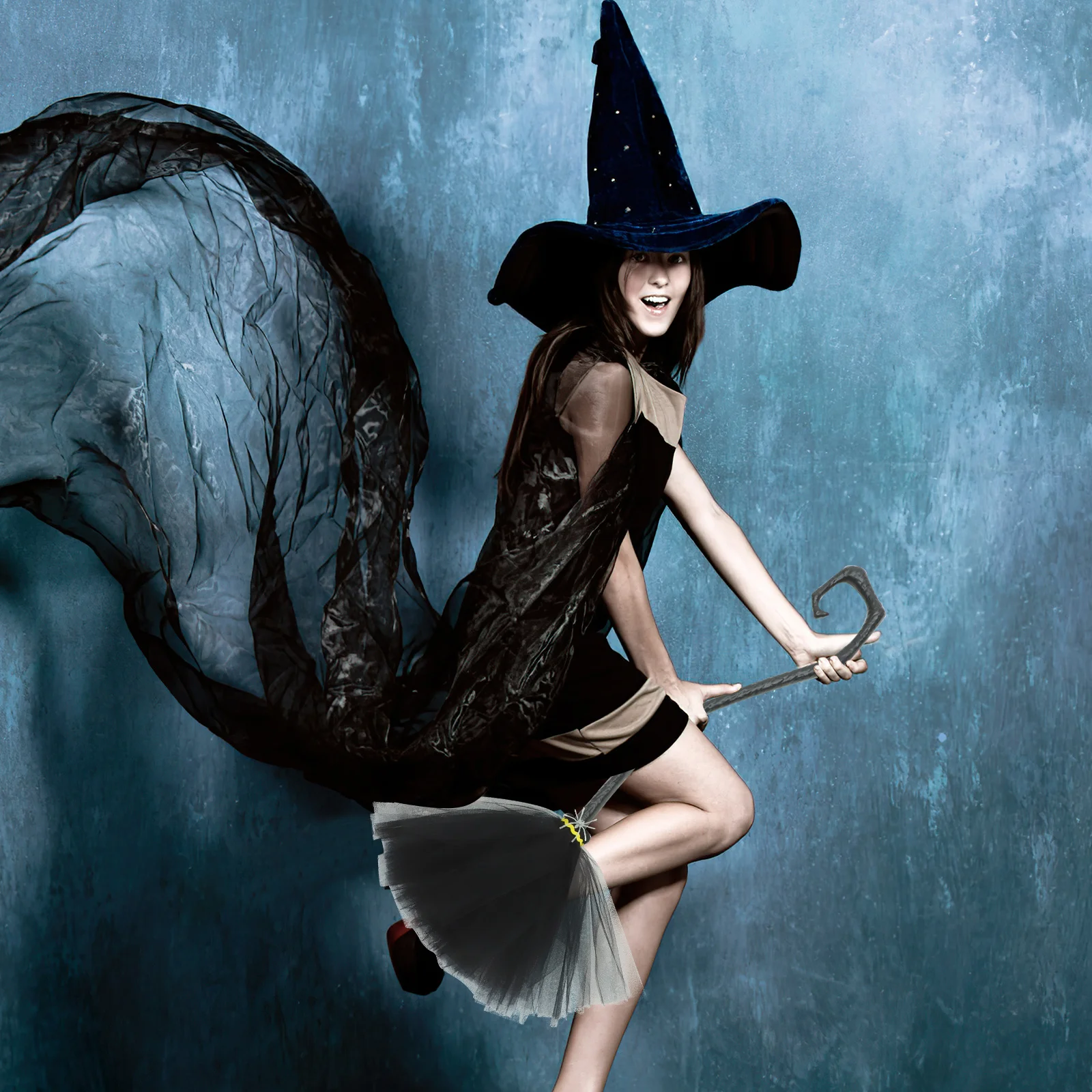 

Halloween Decorative Witch Broomstick Prop Plastic Mesh Broom for Cosplay Party Masquerade Stage Use Strong Stable Comfortable