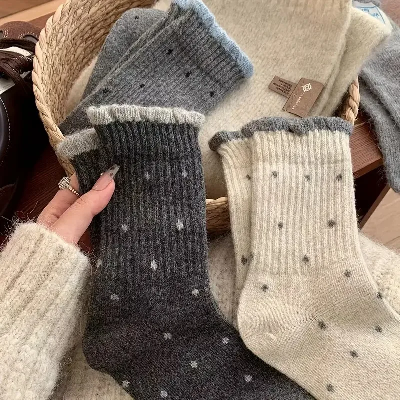 1/5 paar Dames Polka Dot Patroon Bloemenrand Mid Tube Sokken Modieuze Koreaanse stijl Zachte comfortabele casual sokken voor het hele seizoen