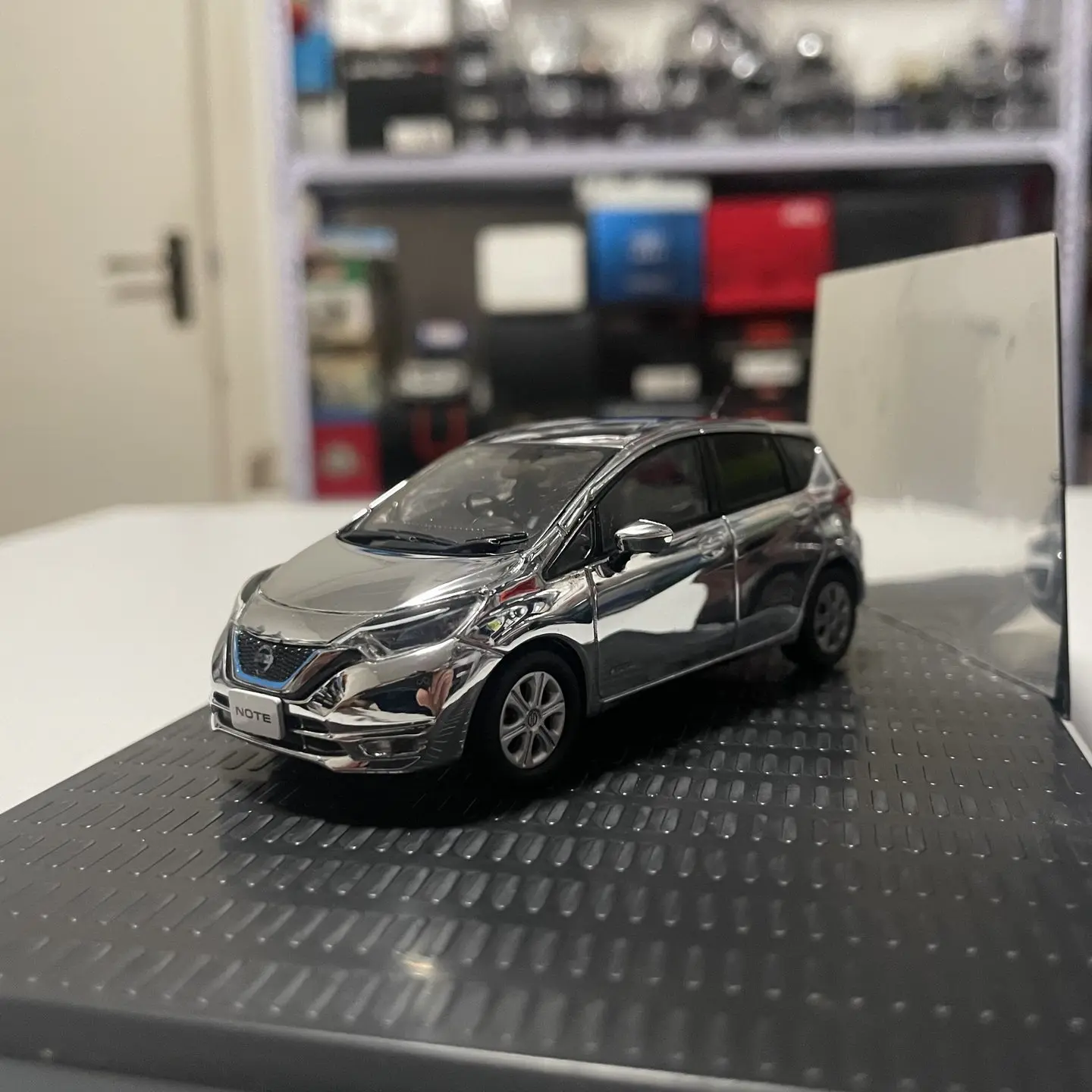 jc-coche-de-juguete-de-aleacion-fundida-a-presion-a-escala-1-43-nissan-note-e12-plateado-2017-modelo-clasico-regalo-para-adultos-souvenir-exhibicion-estatica
