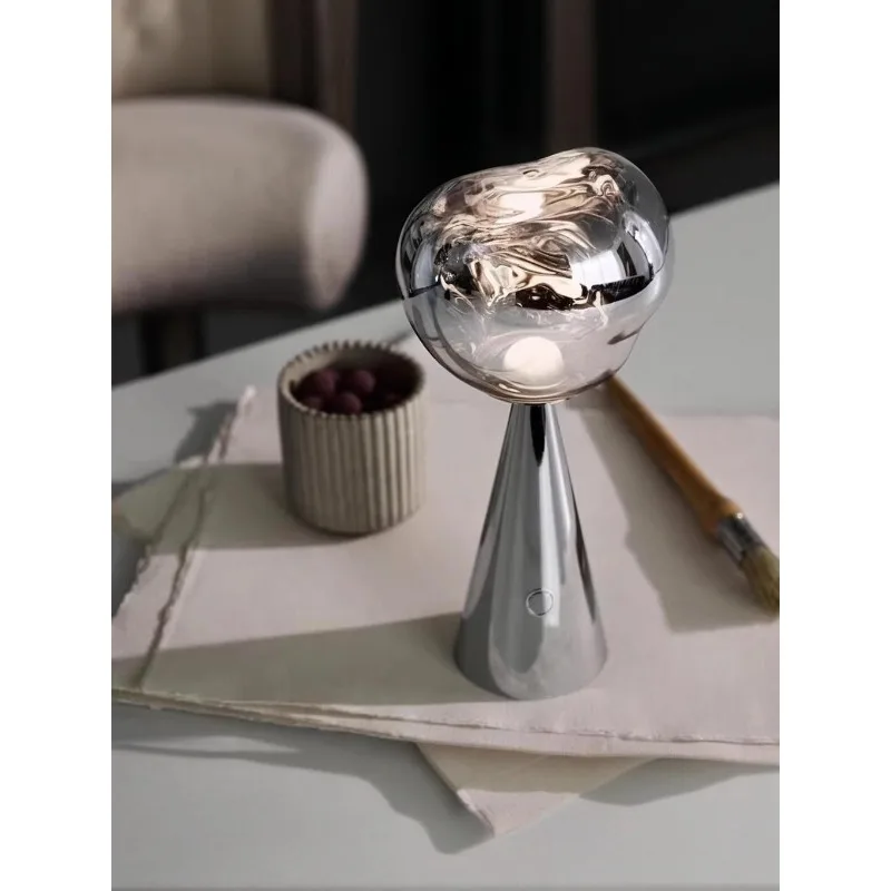 

Lava table lamp Magnetic charging Small table lamp Advanced sense Creative bedroom bedside decoration Ambient light