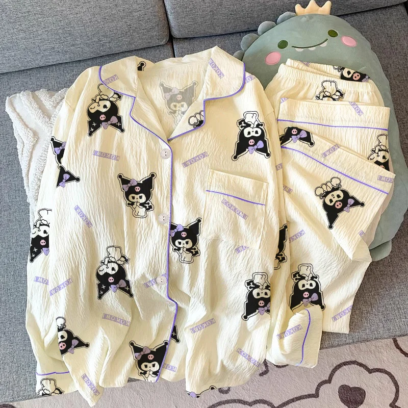 Sanrio Herbst Kuromi süße süße langärmelige Pyjamas weibliche Cartoon Milch Seide faltiges Tuch Revers Strickjacke Loungewear Set