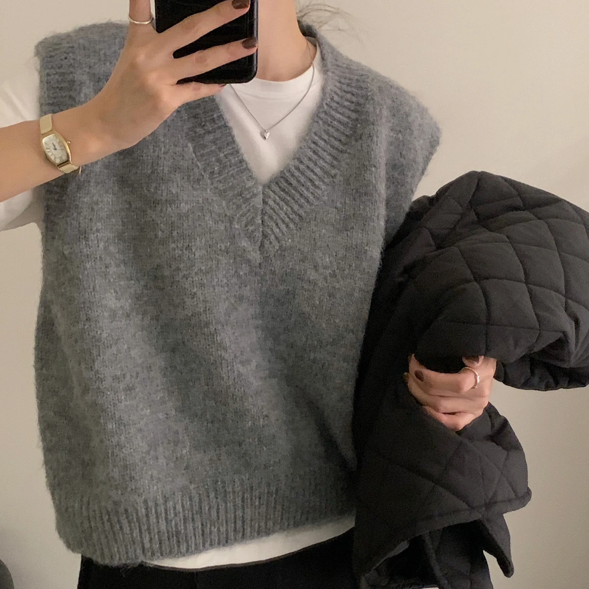 V-neck Knitted Vest for Women 2024 Autumn and Winter New Loose Lazy Style Layered Sweater Vest Gray One Size