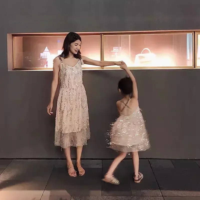 

Mom and Baby Girls Matching Vacation Outfits Mother The Same Dresses Party forDaughter Beach Clothes Women Summer Dress