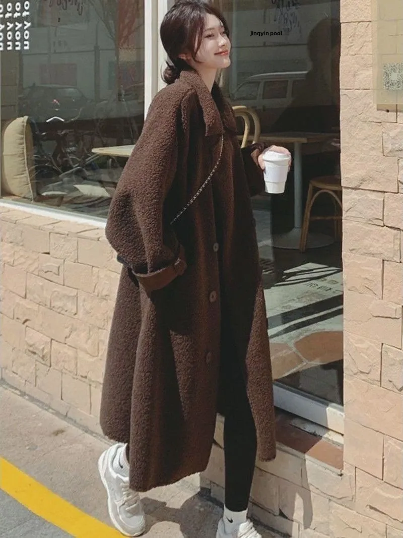 

Женское осенне-зимнее пальто средней длины с мехом ягненка кофейного цвета, винтажное пальто свободного кроя, длинное полиэстеровое пальто на пуговицах све...